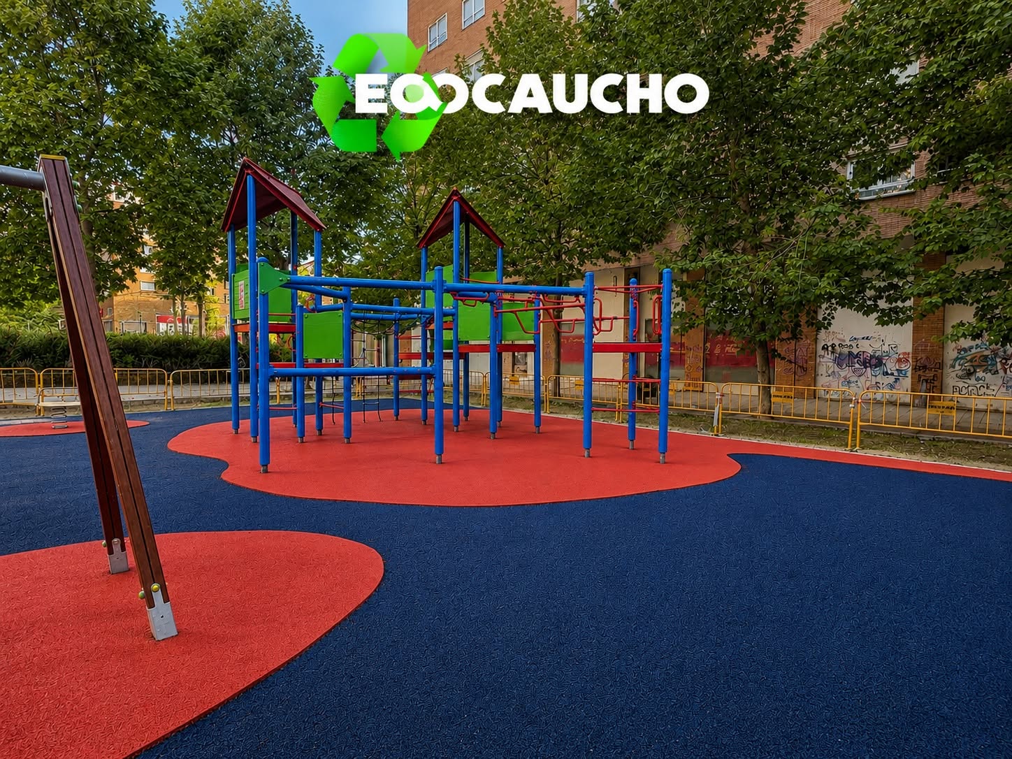 En Ecocaucho seguimos transformando espacios públicos en lugares más seguros, cómodos y duraderos para los más pequeños.